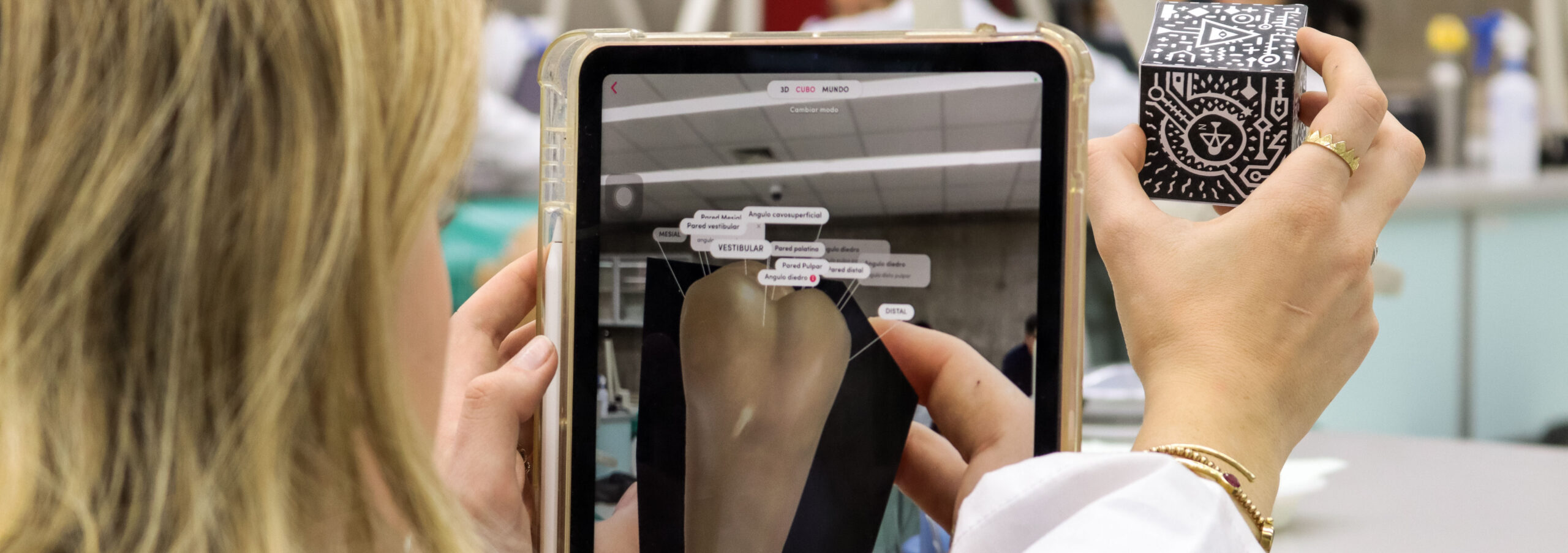 Persona utilizando Merge