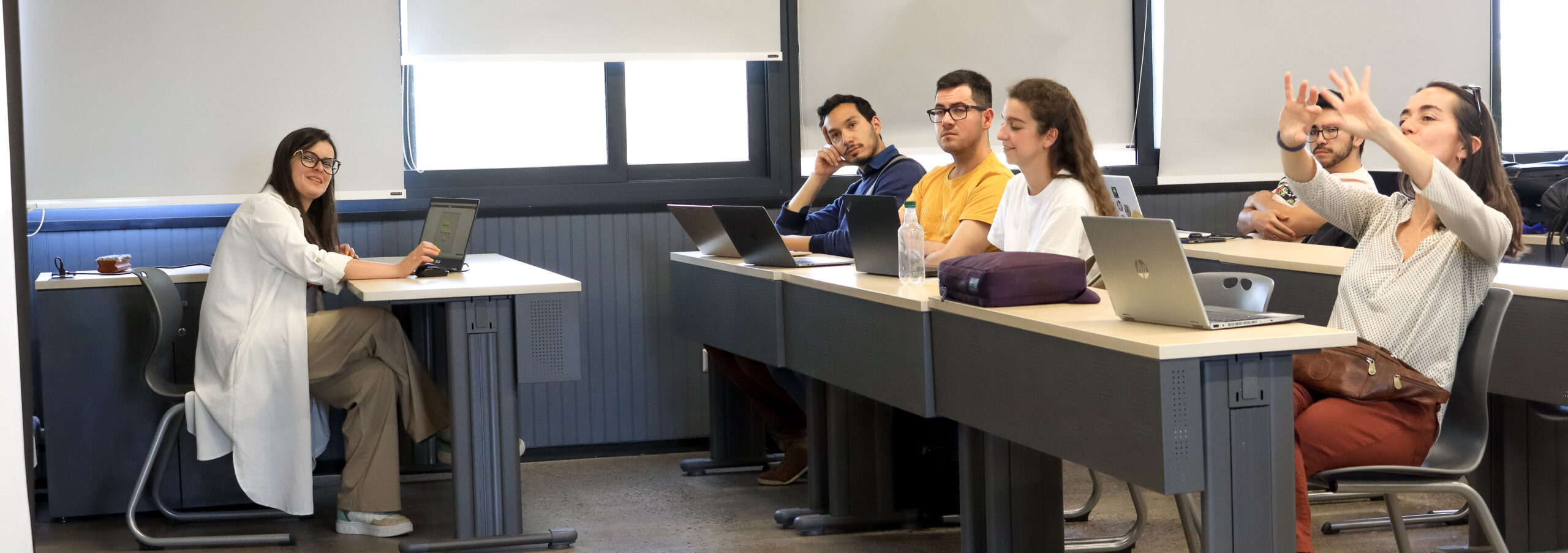 Estudiantes en sala de clases