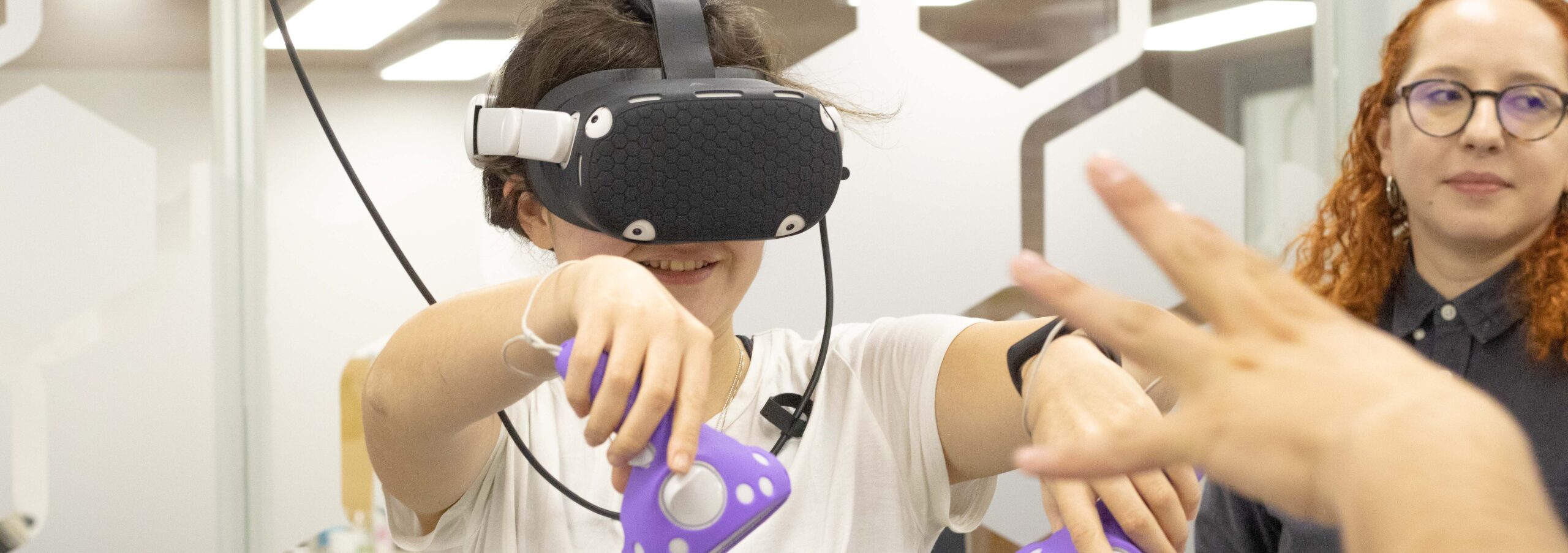 Persona utilizando Oculus en VirtuaLab