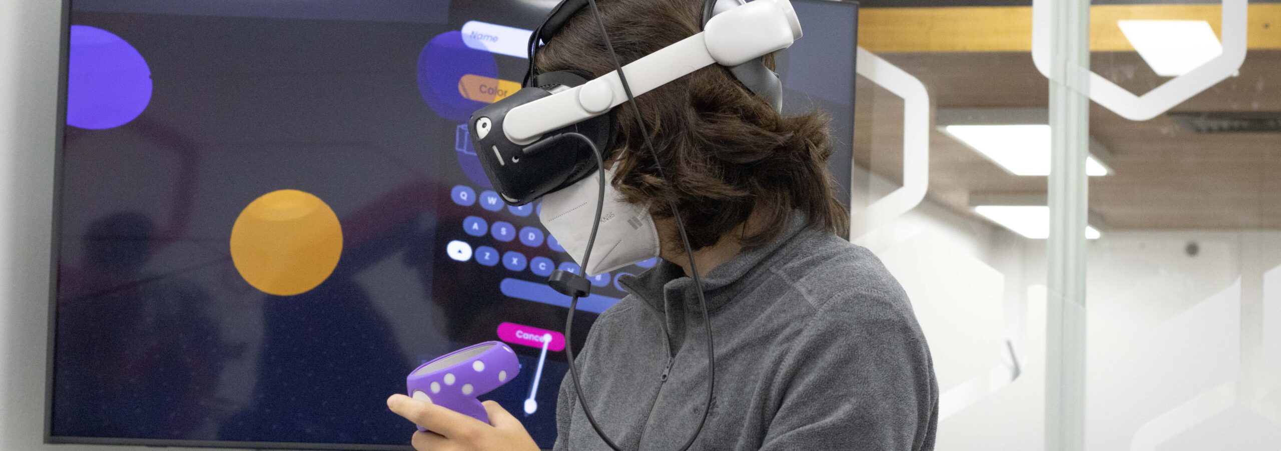 Persona utilizando Oculus en VirtuaLab