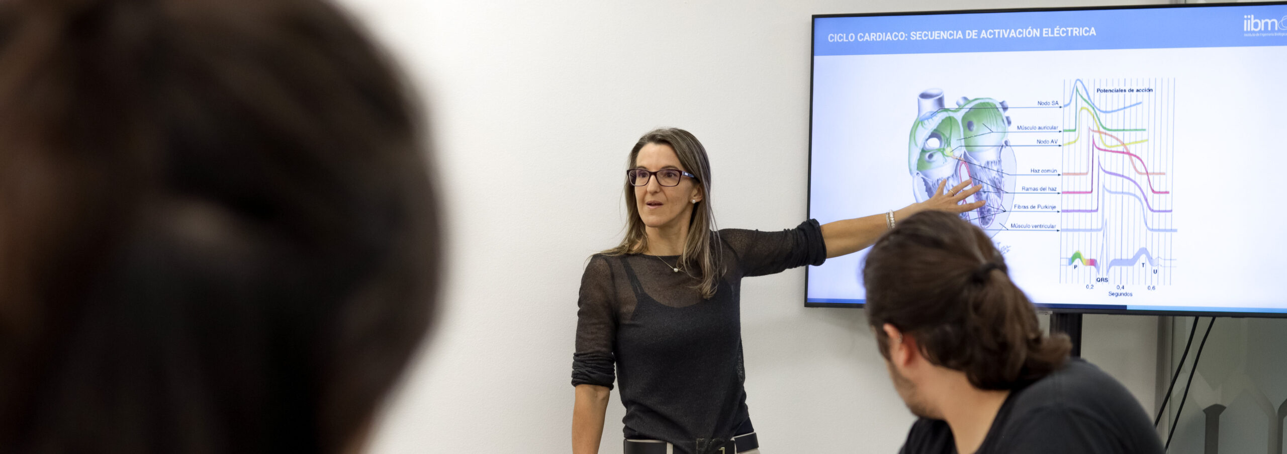 Persona exponiendo en VirtuaLab