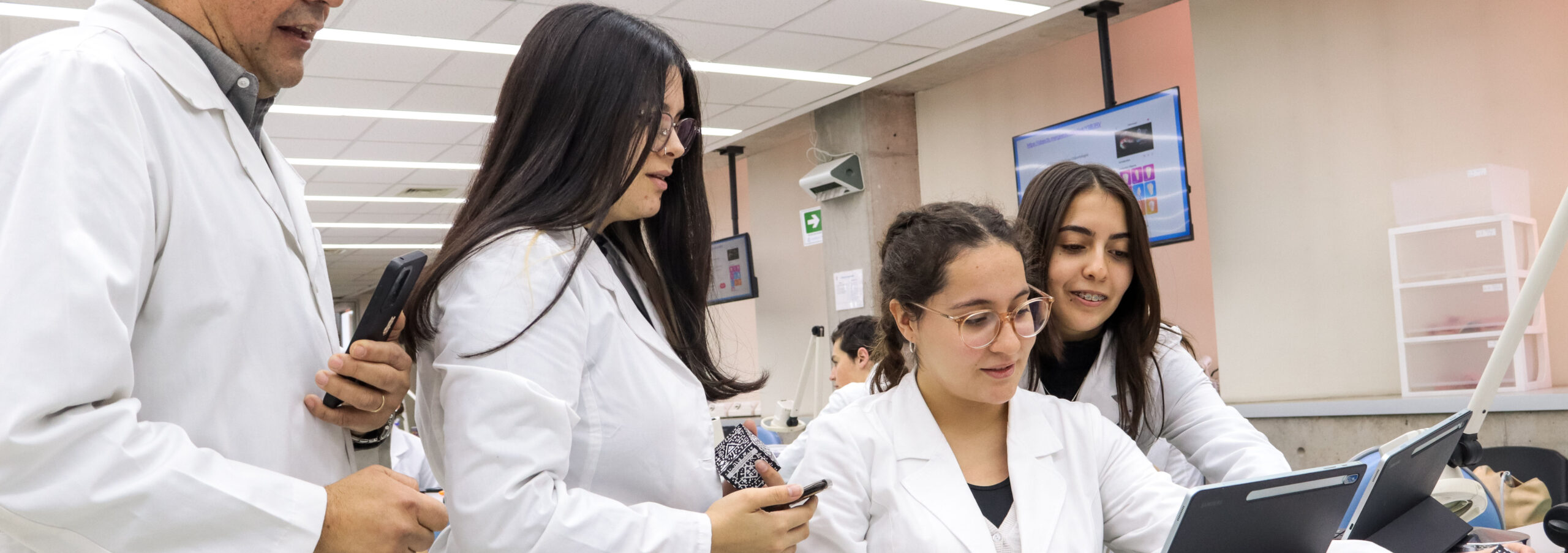 Personas utilizando Merge