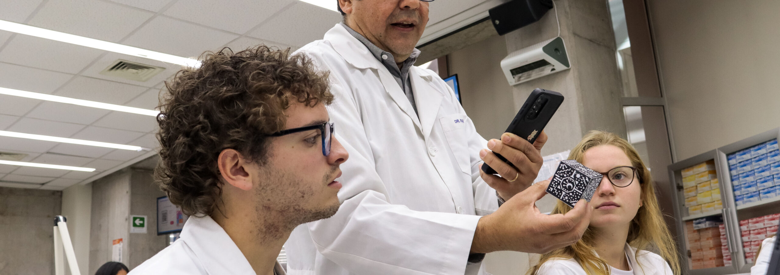 Docente utilizando Merge