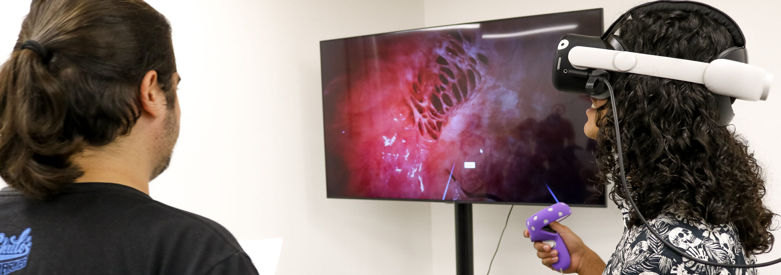 Persona exponiendo en VirtuaLab